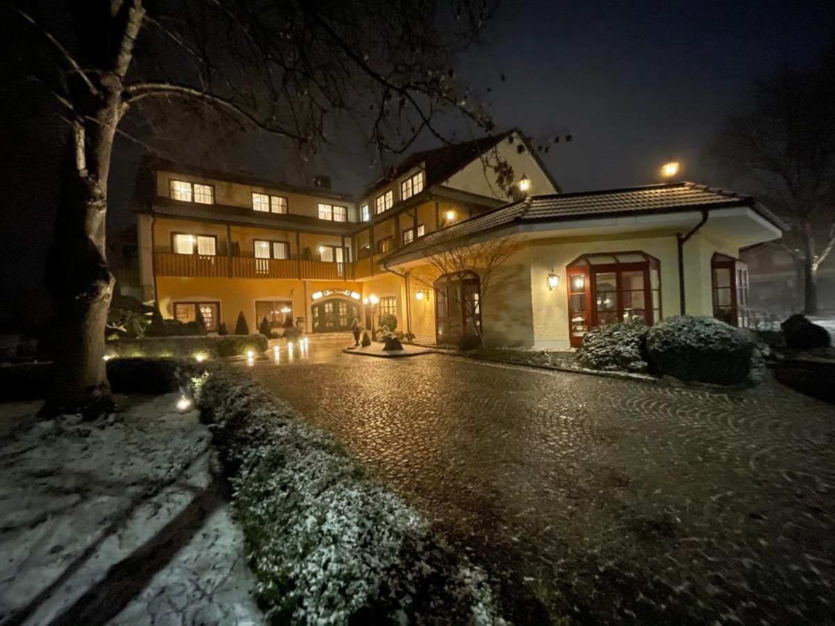 Hotel Fohlenhof Ampfing Exterior photo